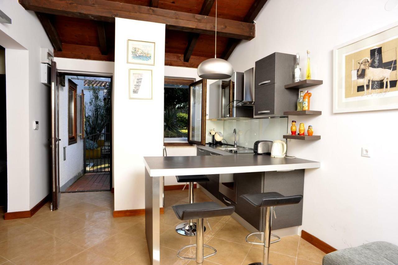 Holiday House Lena Пореч Екстериор снимка